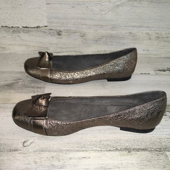 Stuart Weitzman Ballerina Flats Womens 5.5 Gold Metallic Tulip Bow Ballet Shoes - Picture 4 of 10